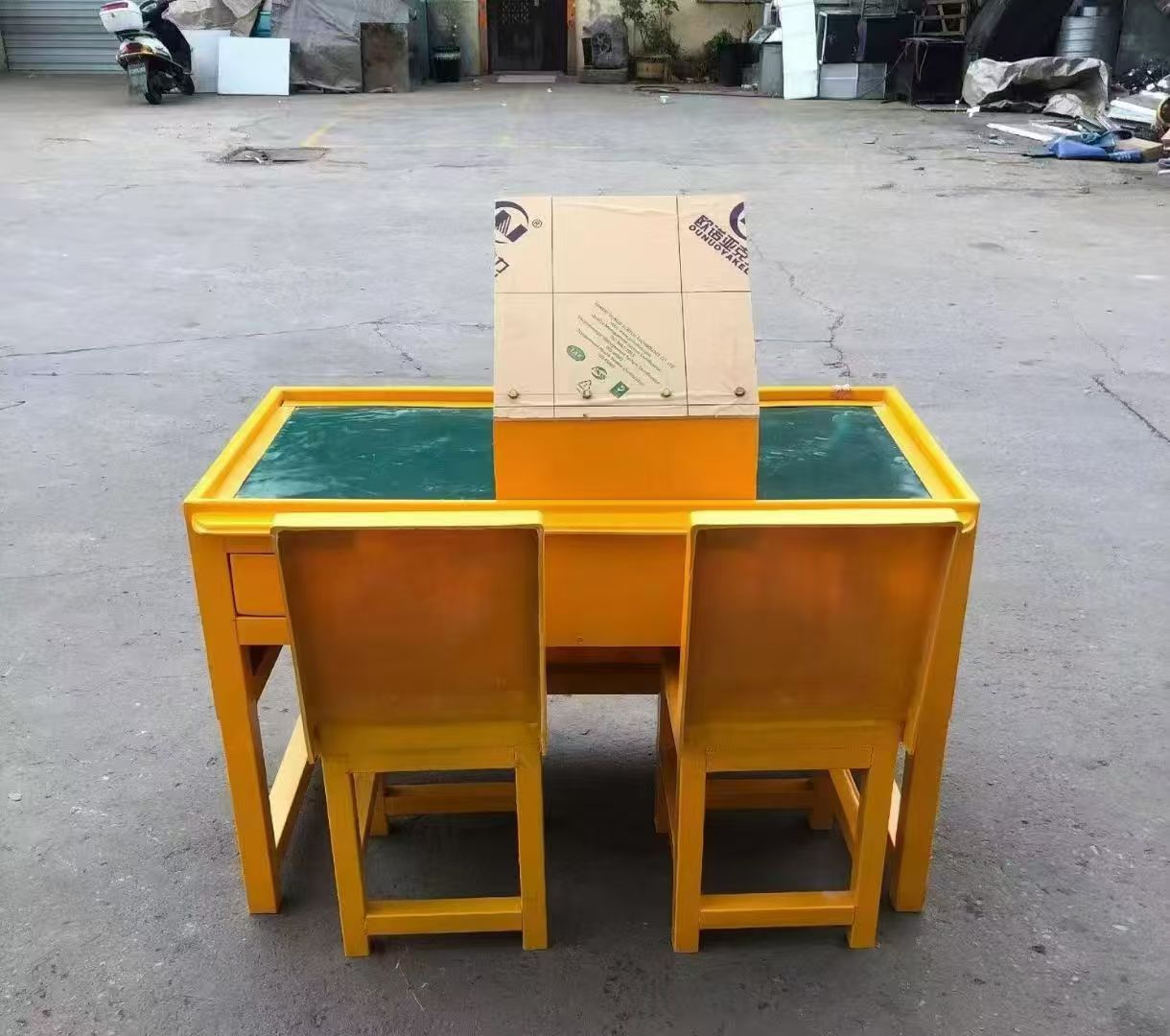 东兴防静电导通桌井下煤矿火工品发放桌：危险品流转的安全守护者